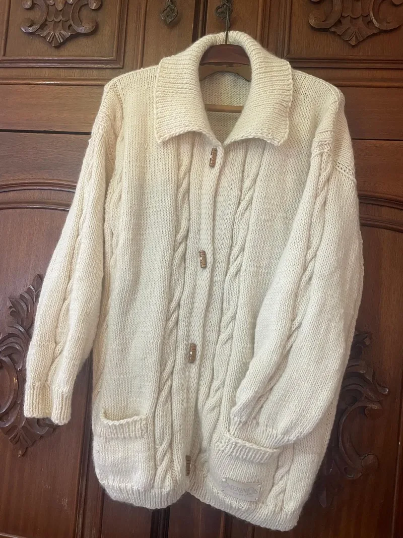 Saco natural con botones en madera. Talles. M.G.Gg. Xg