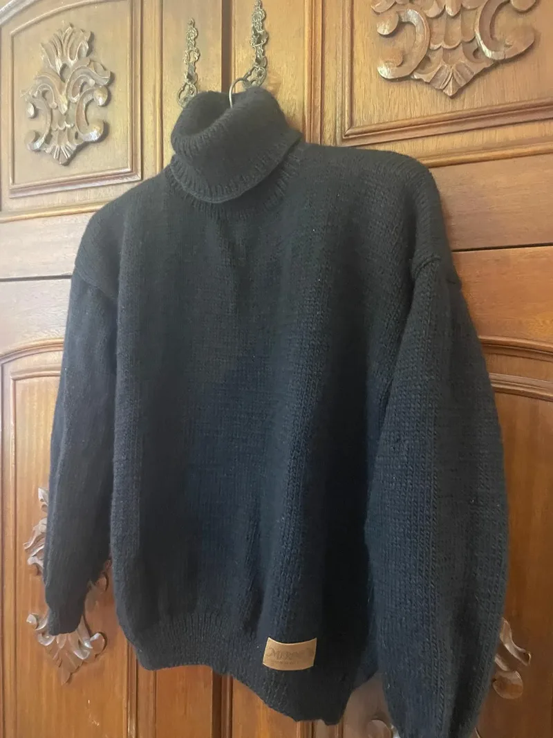 Buzo Negro liso rompeviento.Talle M/G/Gg
