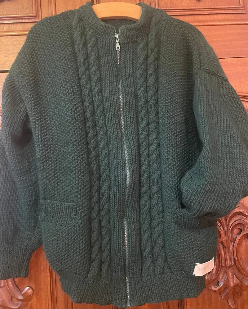Saco verde con cierre y bolsillos.Unisex.Talles M/G/Gg.